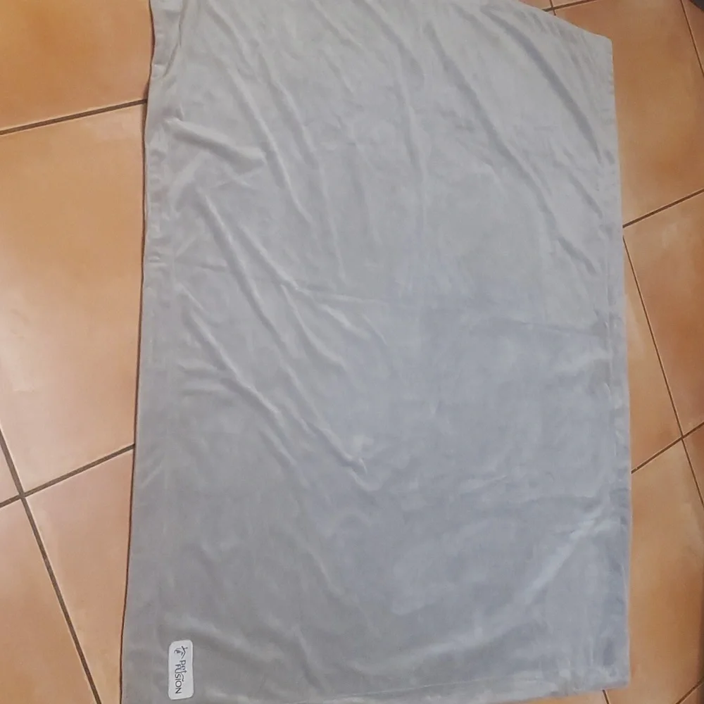Pet Fusion Gray Plush Recersible Dog Bed Blanket NWOT